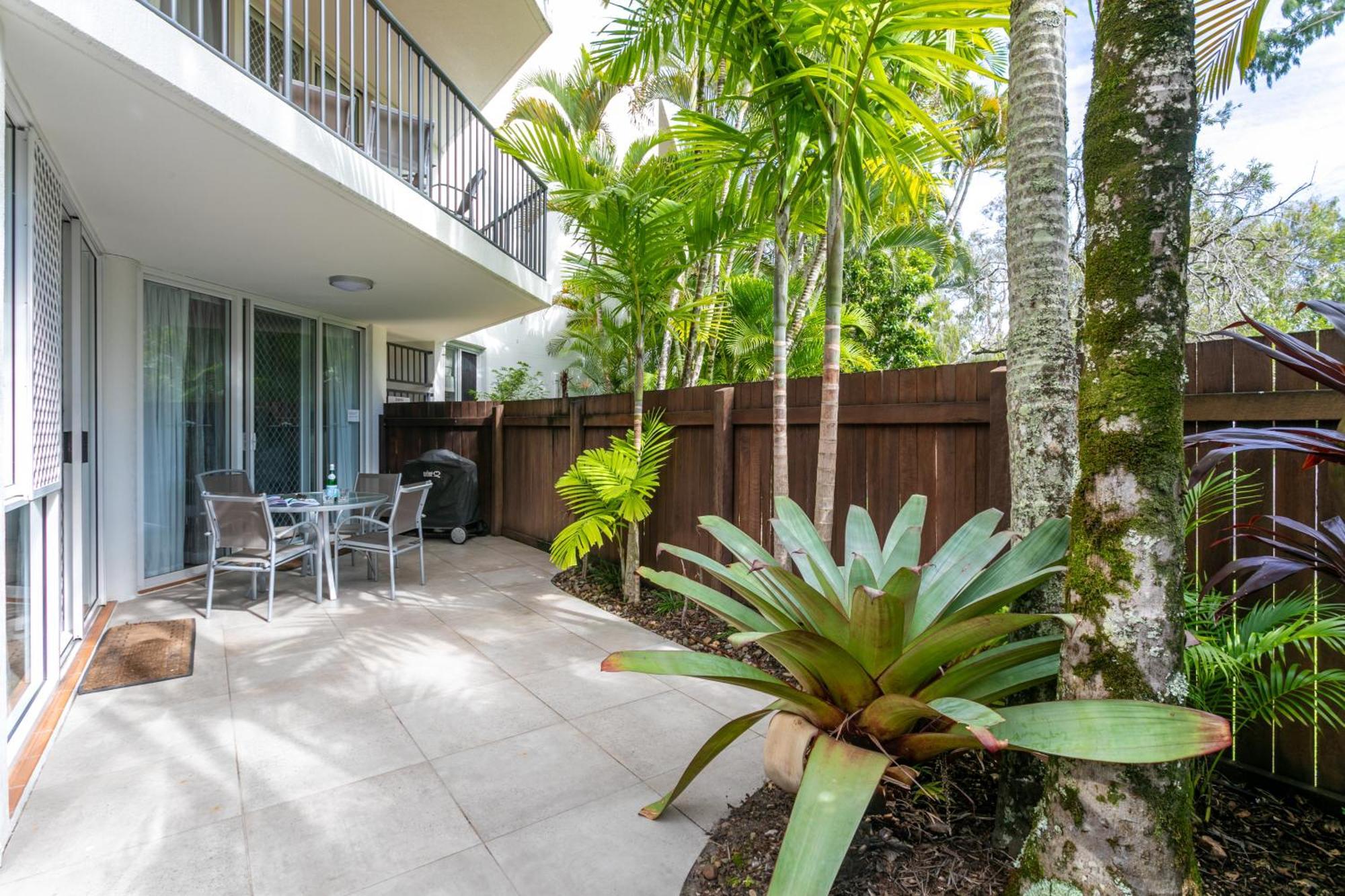 Noosa Tropicana Aparthotel Noosaville Exterior photo